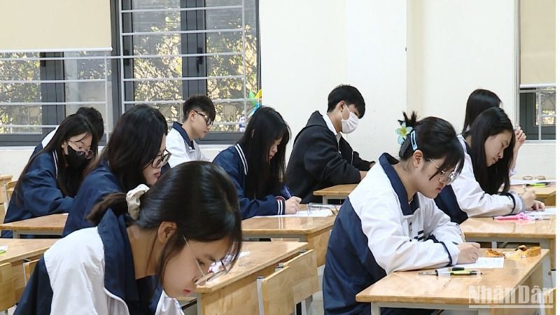 Thí sinh lớp 12 tập trung ôn thi tốt nghiệp 