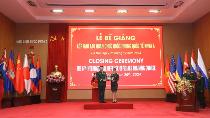 Lễ Bế giảng Lớp Đào tạo Quan chức quốc phòng quốc tế khóa 6.