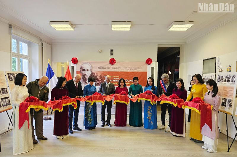 Trưng bày chuyên đề “Chủ tịch Hồ Chí Minh với nước Pháp” được tổ chức tại Bảo tàng Lịch sử sống, nơi tôn vinh các vĩ nhân từng để lại những dấu ấn lịch sử, có tác động và sức ảnh hưởng to lớn đến thế giới, trong đó có Chủ tịch Hồ Chí Minh của Việt Nam. (Ảnh: Minh Duy)