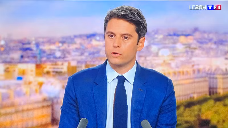 Ông Gabriel Attal trả lời phỏng vấn kênh truyền hình TF1 trong tối 16/1. Ông Gabriel Attal đã đắc cử trong cuộc bầu cử Quốc hội mới vừa qua, vừa được bầu làm Chủ tịch Nhóm Nghị sĩ của đảng cầm quyền Phục hưng.