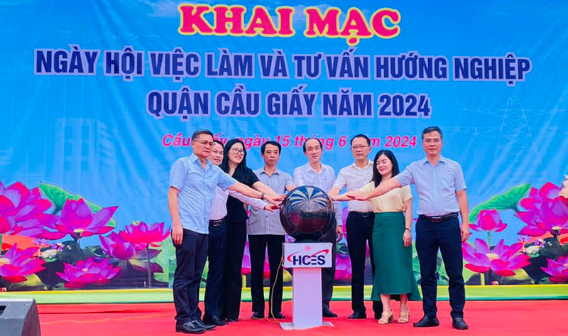 Khai mạc Ngày hội việc làm và tư vấn hướng nghiệp quận Cầu Giấy năm 2024. (Ảnh: HCES)
