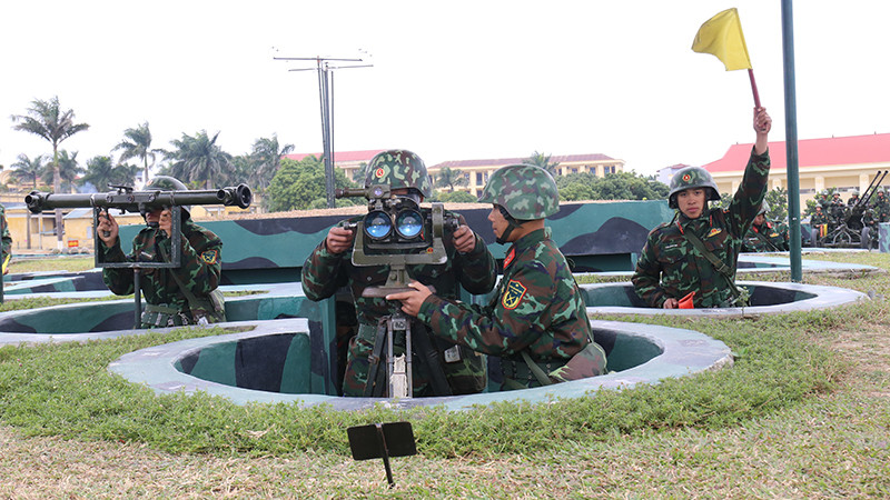 Cán bộ, chiến sĩ phân đội trực chiến thuộc Lữ đoàn 214 (Quân khu 3) duy trì chặt chẽ nền nếp trực sẵn sàng chiến đấu trong dịp Tết.
