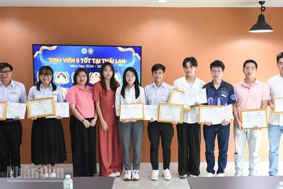 Các cá nhân tiêu biểu được trao tặng danh hiệu “Sinh viên 5 tốt”.