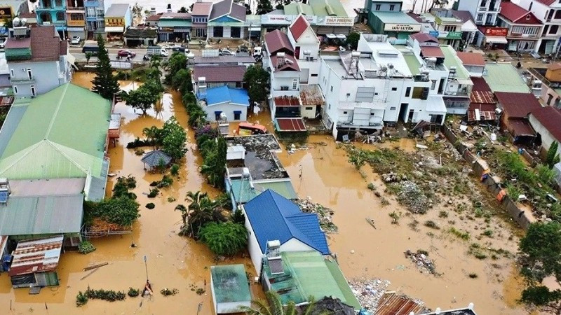 Nhiều hộ dân tại các địa phương chịu ảnh hưởng mưa lũ đang bị cô lập, thiếu thốn hàng hóa thiết yếu. Ảnh minh họa