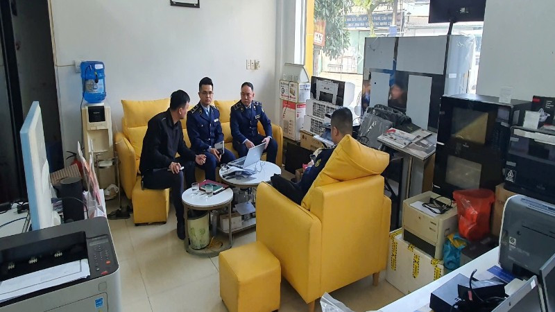 Lực lượng Quản lý thị trường tỉnh Cao Bằng tiến hành xử phạt vi phạm không thực hiện thủ tục thông báo website thương mại điện tử theo quy định của pháp luật.