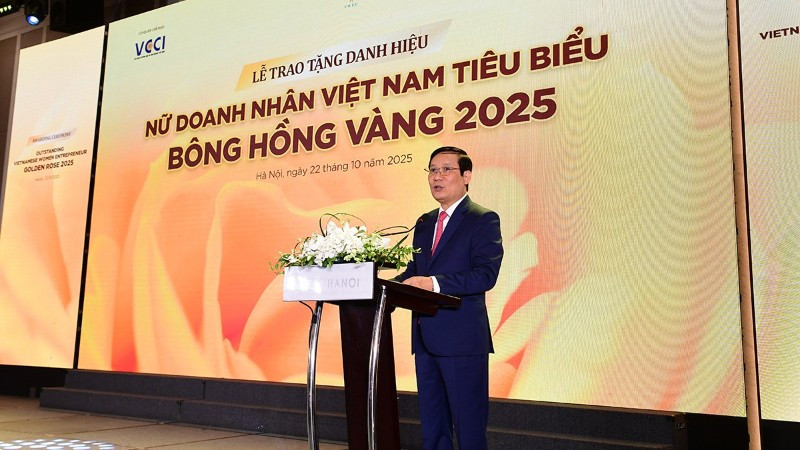 Chủ tịch VCCI Phạm Tấn Công phát biểu tại diễn đàn doanh nhân nữ 2025.