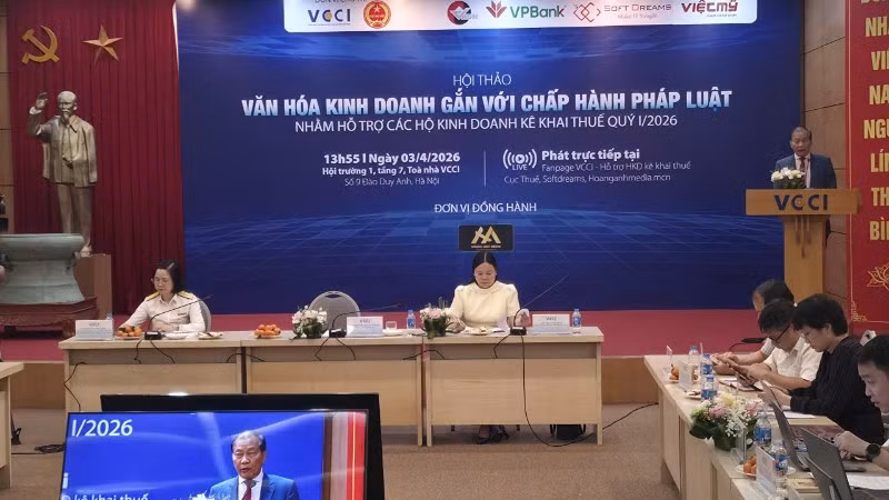 Phó Chủ tịch Liên đoàn Thương mại và Công nghiệp Việt Nam Hoàng Quang Phòng phát biểu tại hội thảo.
