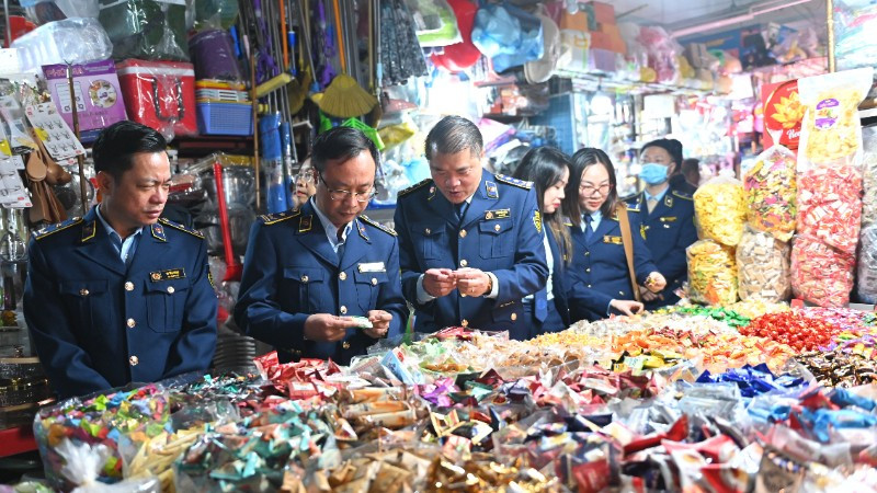 Đoàn công tác của Cục Quản lý và Phát triển thị trường trong nước (Bộ Công thương) kiểm tra hoạt động kinh doanh tại một số chợ truyền thống trên địa bàn thành phố Hà Nội