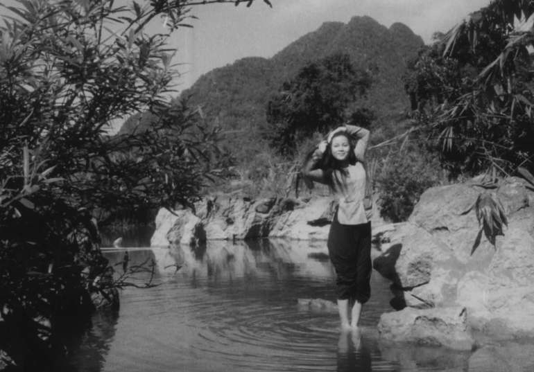 Nhân vật Nhàn trong phim "Lửa trung tuyến". canh-trai-toc.png