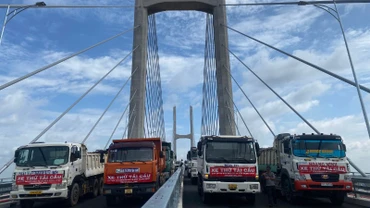 Các xe thử tải cầu Rạch Miễu 2 thành công.