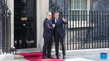 Thủ tướng Anh Keir Starmer và Tổng thống Pháp Emmanuel Macron, ảnh chụp ngày 10/7/2025 tại London. (Ảnh: Xinhua)