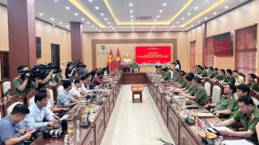 Thiếu tướng Nguyễn Minh Tuấn, Giám đốc Công an tỉnh Phú Thọ chủ trì thông tin một số vụ án trọng điểm mà Công an Phú Thọ triệt phá trong thời gian qua.
