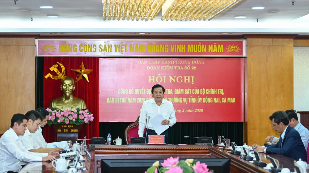 Đồng chí Bùi Văn Nghiêm chủ trì hội nghị. (Ảnh: THẾ ĐẠI)