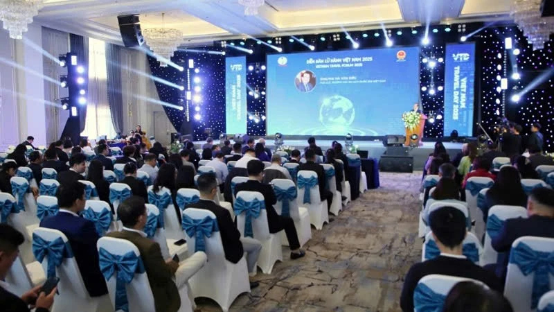 Quang cảnh Diễn đàn.