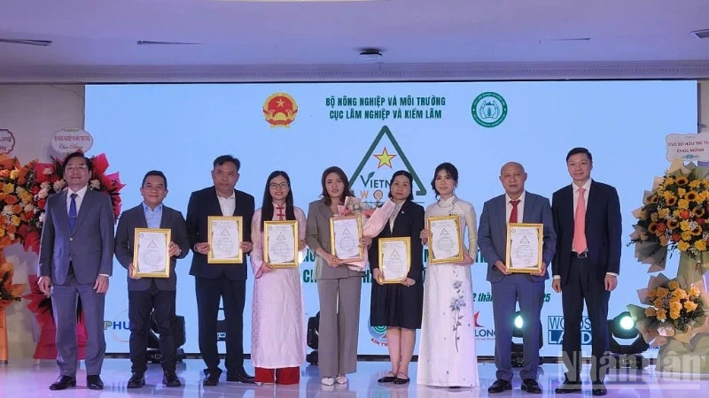 Launching the certification mark "Vietnamese Wood", raising the position of the Vietnamese wood industry