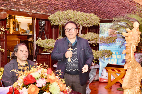 Nhà thơ Trần Đăng Khoa bày tỏ cảm nghĩ tại Tọa đàm.