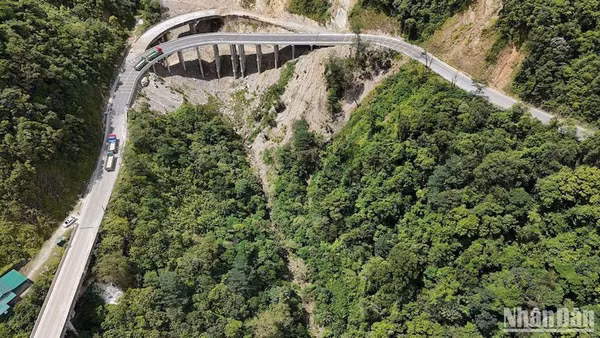 Quốc lộ 8A, trục giao thông xương sống của Khu kinh tế Cửa khẩu quốc tế Cầu Treo, tuyến đường kết nối giao thương giữa các tỉnh của Việt Nam, Lào và khu vực đông bắc Thái Lan