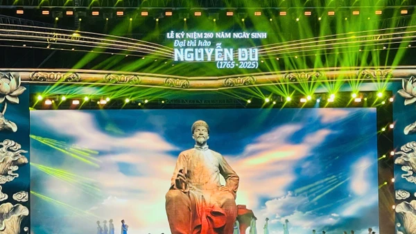 Lễ kỷ niệm 260 năm Ngày sinh Đại thi hào Nguyễn Du được tỉnh Hà Tĩnh tổ chức trang trọng với nhiều hoạt động thiết thực, có ý nghĩa lan tỏa sâu rộng.