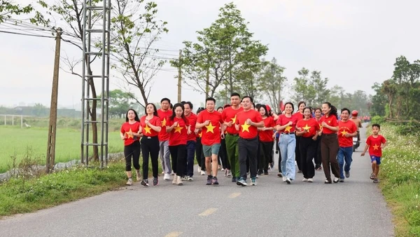 Đông đảo các tầng lớp nhân dân ở Hà Tĩnh tham gia giải chạy vì sức khỏe cộng đồng.