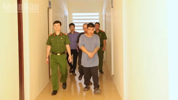 Lê Hồng Phong, Trần Văn Thành tại Cơ quan Công an.