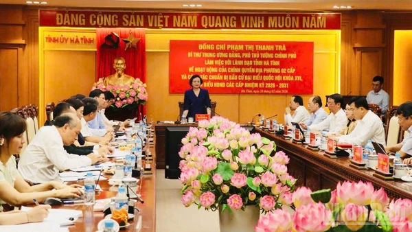 Đồng chí Phạm Thị Thanh Trà cũng đề nghị tỉnh Hà Tĩnh tiếp tục rà soát, đánh giá, kiểm điểm, xem xét một cách căn cơ, kỹ lưỡng, đồng bộ, toàn diện về quá trình vận hành chính quyền địa phương hai cấp.