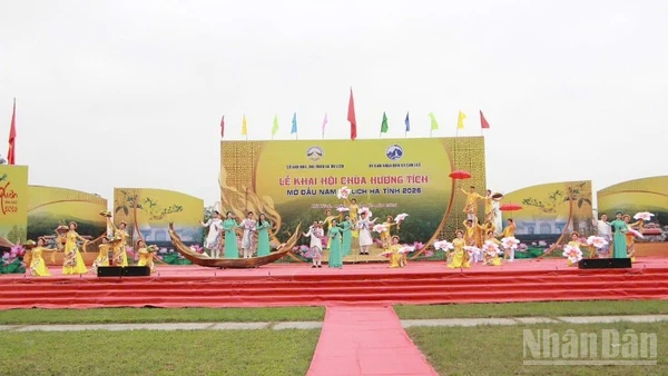 Lễ khai hội Chùa Hương Tích hằng năm đã trở thành sự kiện khởi động các hoạt động văn hóa-du lịch của tỉnh Hà Tĩnh.