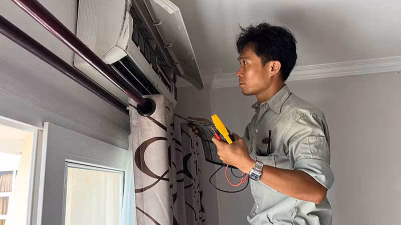 Bảo dưỡng điều hòa đúng định kỳ sẽ góp phần tiết kiệm điện. 