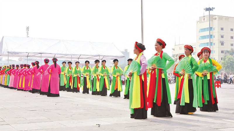 Người dân xã An Khê gìn giữ điệu múa Bát Dật. 