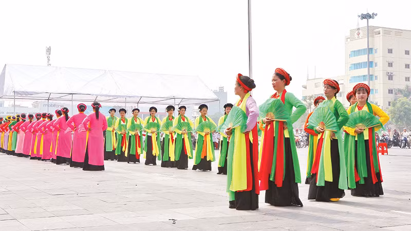 Người dân xã An Khê gìn giữ điệu múa Bát Dật. 