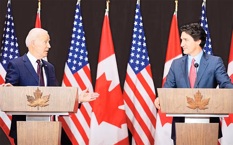 Hai nhà lãnh đạo Mỹ và Canada tại cuộc họp báo chung ở Ottawa, Canada. 