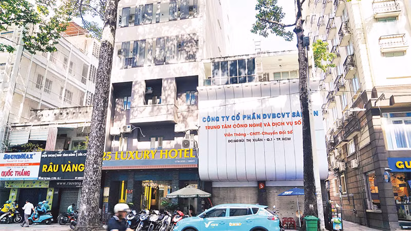 Khu nhà đất công số 140 Bùi Thị Xuân, Quận 1 đang cho doanh nghiệp thuê. (Ảnh THẾ ANH) 