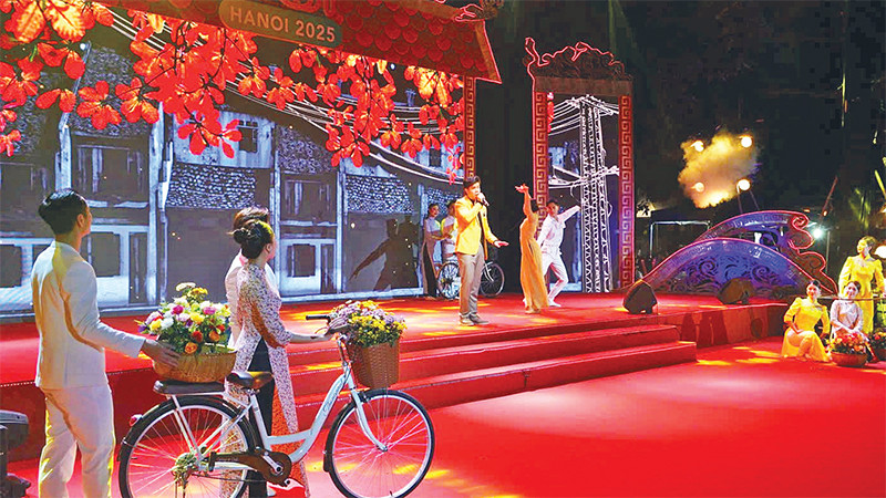 Chương trình "Get on Hanoi" giới thiệu nhiều nét văn hóa đặc sắc của Thủ đô. 