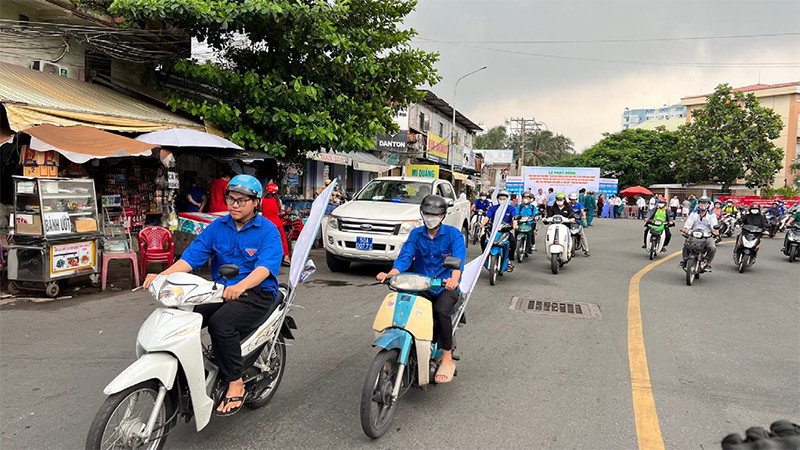 Mặt trận Tổ quốc và các tổ chức đoàn thể tham gia vận động, tuyên truyền công tác bảo vệ môi trường trên địa bàn Quận 6. 