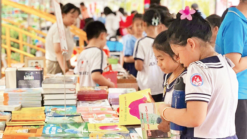 Những cuốn sách là bạn đồng hành của mỗi người trên con đường học tập suốt đời. 