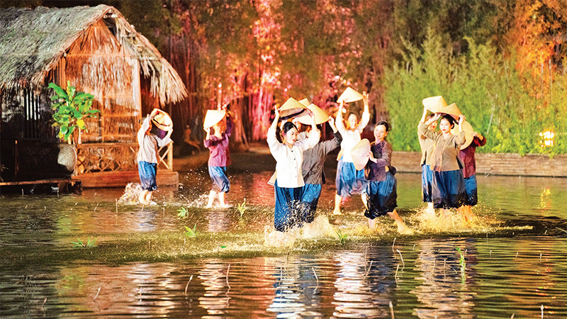 Vở diễn thực cảnh Tinh hoa Bắc Bộ tại Khu du lịch Tuần Châu, huyện Quốc Oai, là một trong những sáng tạo tiêu biểu của văn học - nghệ thuật Thủ đô. 