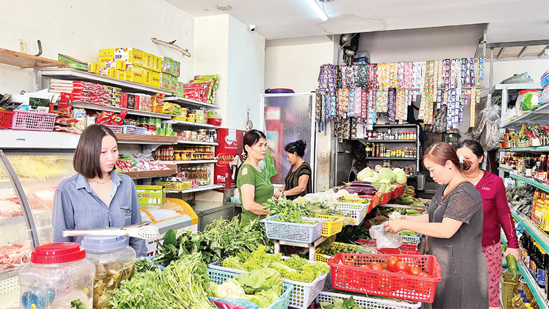 Tiệm tạp hóa Huyền Anh (Quận 12) hiện đại, chỉn chu và luôn đông khách. 