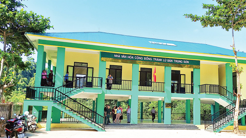 Nhà văn hóa cộng đồng tránh lũ bản Trung Sơn, xã Trường Sơn, huyện Quảng Ninh do BIDV tài trợ được đưa vào sử dụng trước mùa lũ năm nay. 