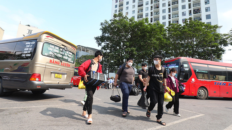 Dự báo lượng hành khách qua các bến xe Hà Nội trong dịp cao điểm Tết Nguyên đán tăng 250-350% so với ngày thường. 