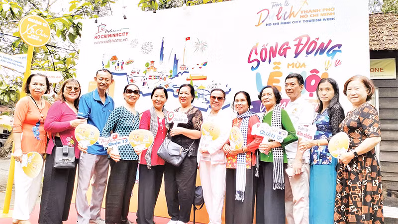 Tuần lễ Du lịch Thành phố Hồ Chí Minh lần thứ tư tại Quận 12 thu hút du khách. 