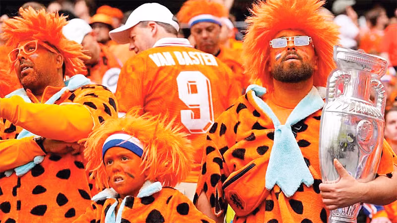 Các cổ động viên Hà Lan cổ vũ đội nhà tại EURO 2024. 