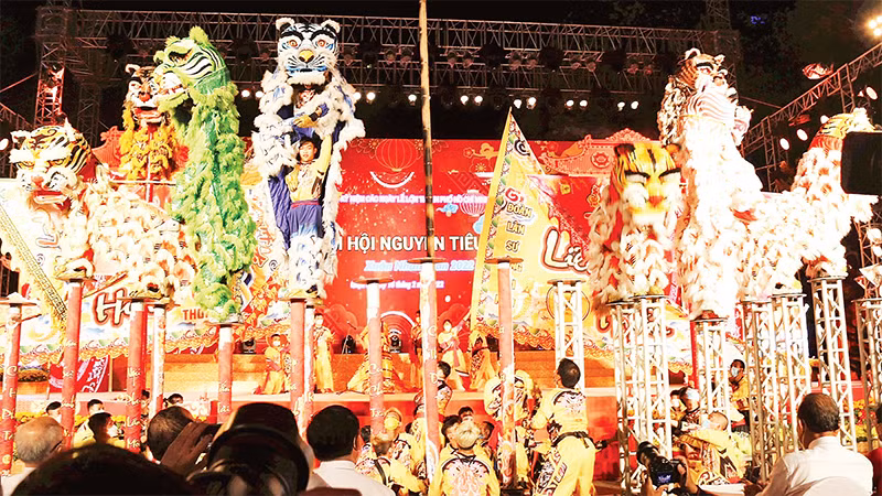 Biểu diễn Lân-Sư-Rồng tại Quận 5, cái nôi của loại hình nghệ thuật này tại Thành phố Hồ Chí Minh. (Ảnh HOÀNG VIỆT TRUNG) 