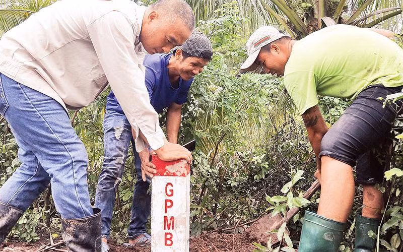 Chủ đầu tư phối hợp với UBND thành phố Thủ Ðức cắm ranh mốc, thực hiện công tác giải phóng mặt bằng dự án vành đai 3. 