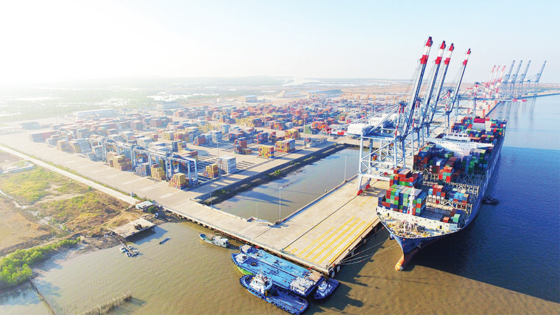 Tàu cập cảng Cái Mép-Thị Vải, tỉnh Bà Rịa-Vũng Tàu. (Ảnh ÐÌNH NAM) 