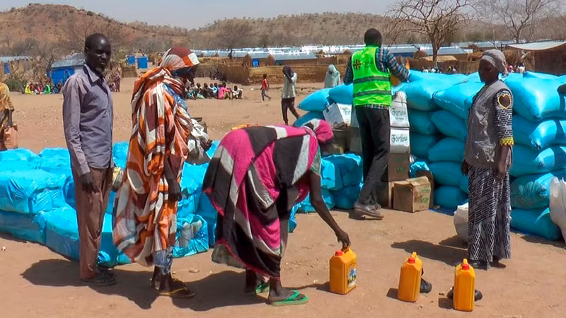 Xung đột ở Sudan khiến nhiều người phải chạy trốn sang các trại tị nạn ở Chad. (Ảnh AP) 