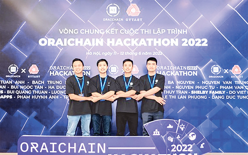 Nhóm tác giả xây dựng dự án bệnh viện thông minh khám bệnh từ xa (BlockAI.care). 