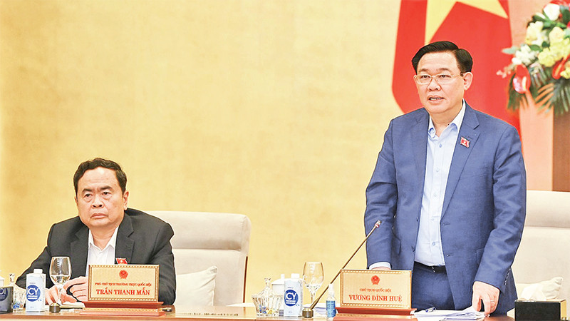 Chủ tịch Quốc hội Vương Ðình Huệ phát biểu bế mạc phiên họp thứ 29 Ủy ban Thường vụ Quốc hội. (Ảnh: DUY LINH) 