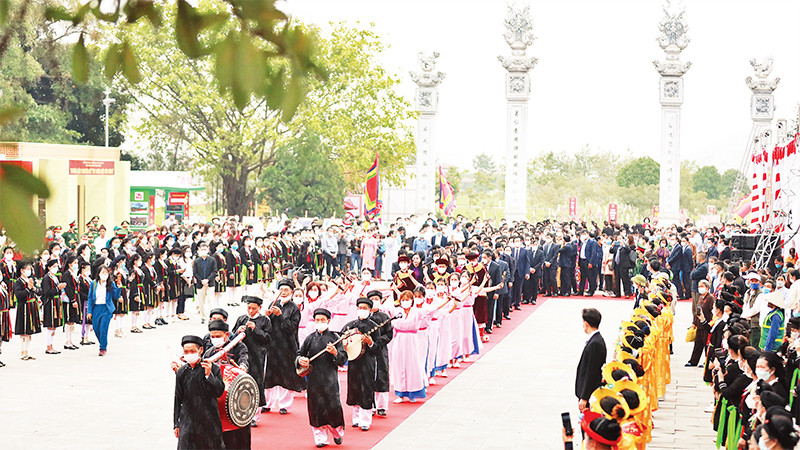 Lễ hội Tây Thiên, huyện Tam Ðảo, tỉnh Vĩnh Phúc được khôi phục, thu hút đông đảo người dân tham gia. 