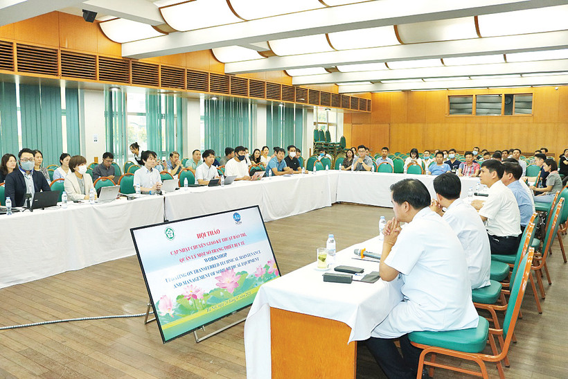 Quang cảnh một buổi hội thảo trực tuyến về nâng cao chất lượng phục vụ người bệnh ở bệnh viện Bạch Mai. Ảnh | Bộ Y tế 