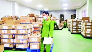 Cơ quan điều tra thu hồi hàng nghìn hộp sữa giả.