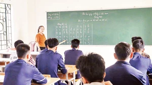 Mở lớp học xóa mù chữ cho các học viên tại Trung tâm cai nghiện bắt buộc tỉnh Lai Châu.